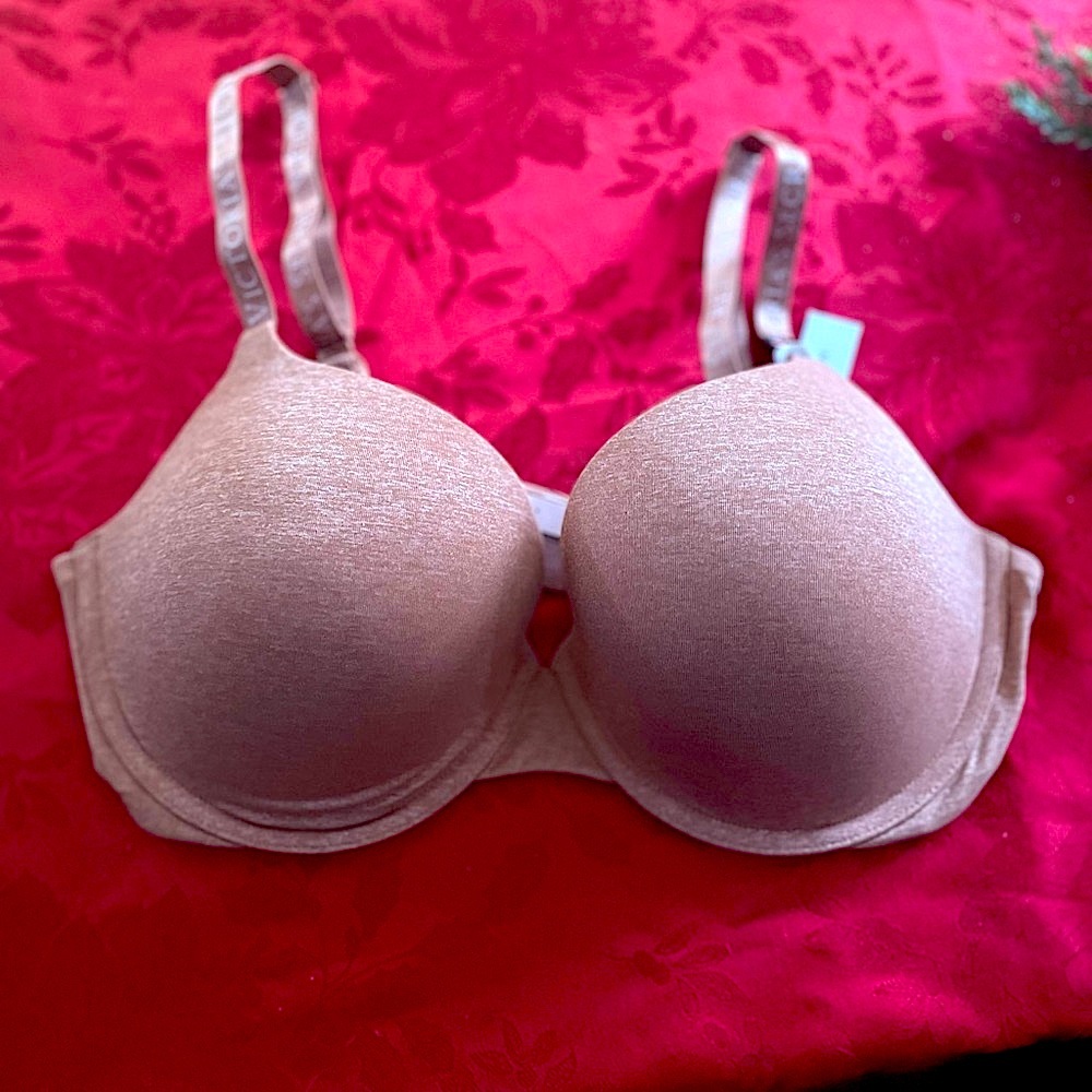 NWT💕 Victorias Secret 38D Bra